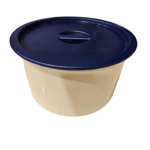 Vintage‎ Tupperware Cream and Blue Storage Container with Lid - Picture 4 of 4